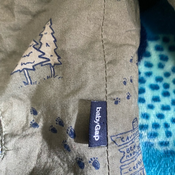 2T GAP Fall Reversible Jacket. Runs small fits more like an 18-24 month. - Picture 2 of 4